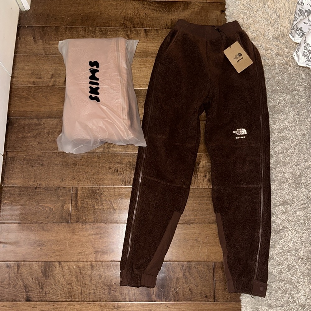 THE NORTH FACE X SKIMS 1995 RETRO DENALI FLEECE PANT BUNDLE SIENNA + COCOA XS